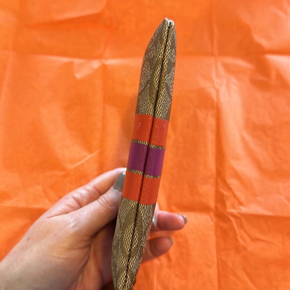 COACH Small Wristlet In Colorblock Signature Leather - Picture 7 of 7